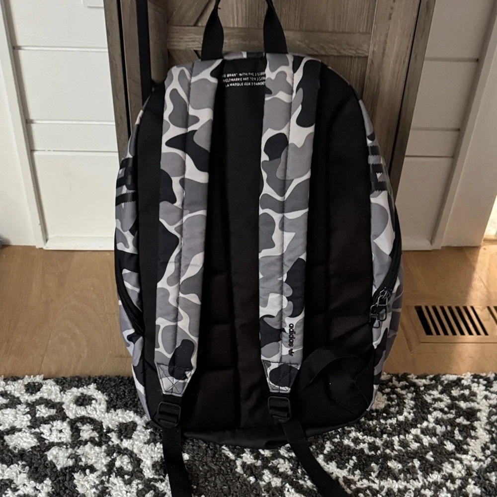 adidas originals 2018 Gray and Black Camo Backpack large size - Picture 3 of 14
